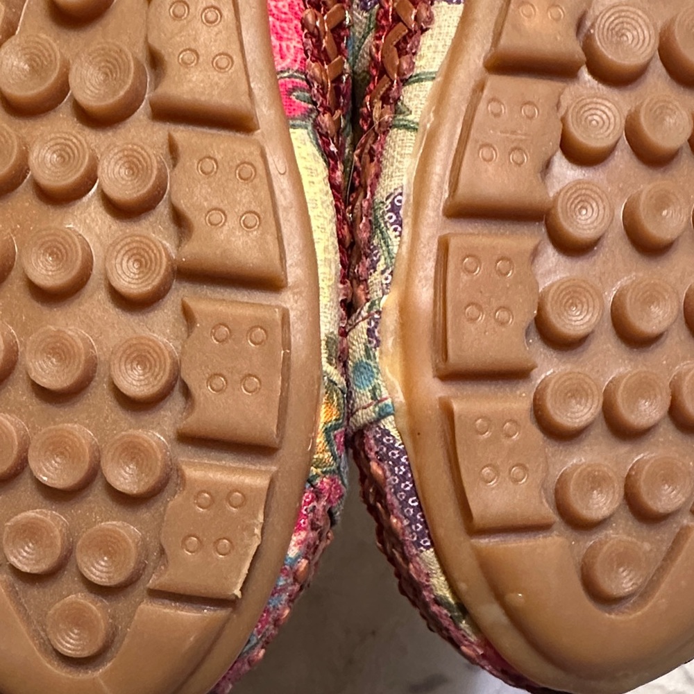 Multicolor Patterned Flats With Bow Accent - image 4